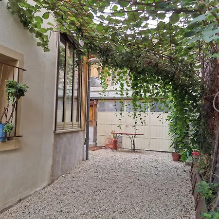 乡村民宿 Maison Cosy Avec Cour Privative Au Coeur De L'auvergne - Fr-1-582-316 朗德
