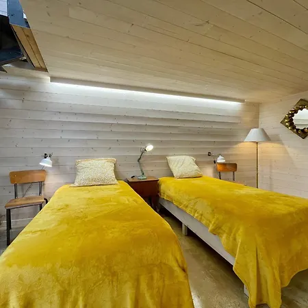 Maison Cosy Avec Cour Privative Au Coeur De L'auvergne - Fr-1-582-316 *