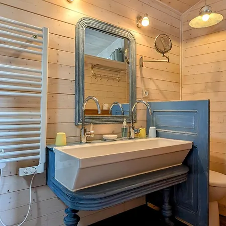 Maison Cosy Avec Cour Privative Au Coeur De L'auvergne - Fr-1-582-316 *